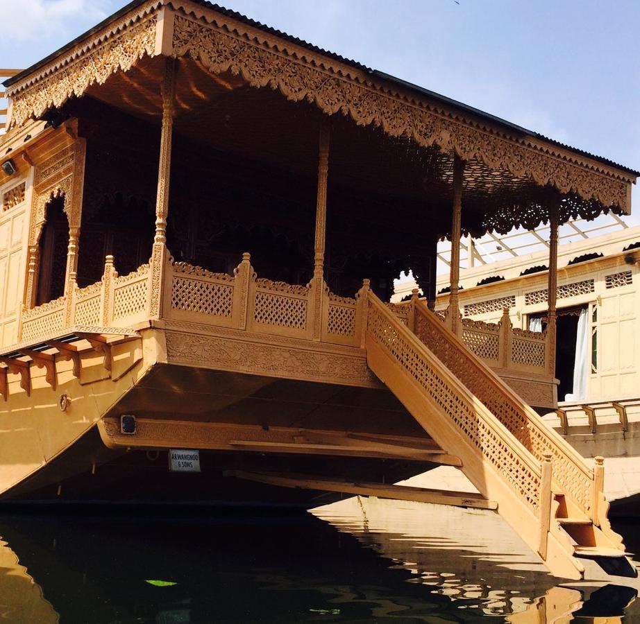 Botel Monarch Group Of Houseboats 3*