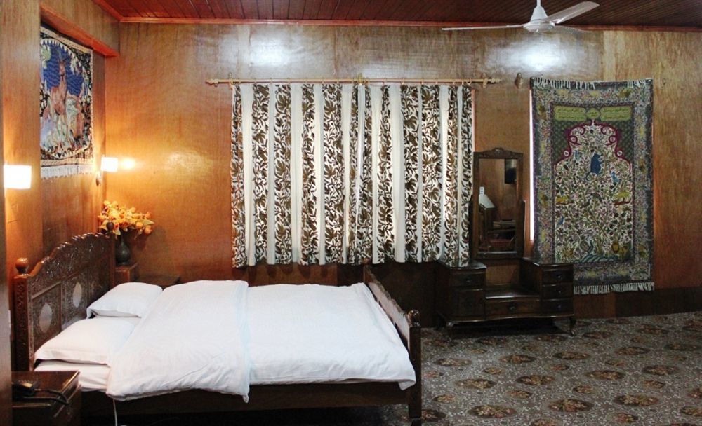 Hotel Walisons Srinagar (Jammu and Kashmir)