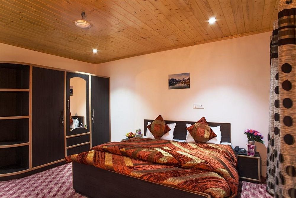 Hotel Sheesha Residency Srinagar (Jammu and Kashmir)