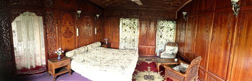 Hotel Privilege Houseboats Srinagar (Jammu and Kashmir)