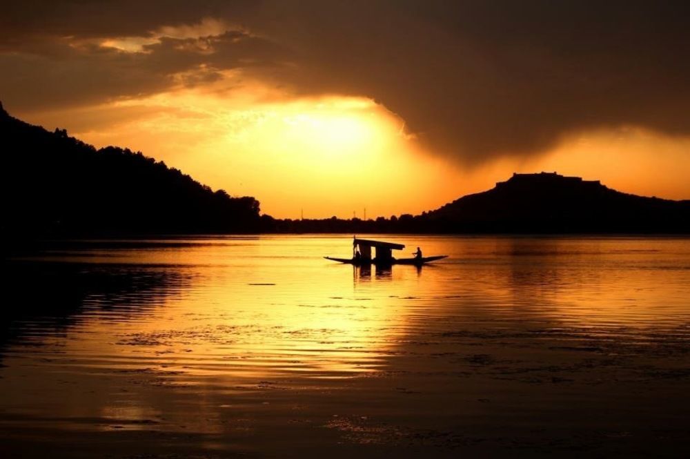 Houseboat Lily Of Nageen Srinagar (Jammu and Kashmir)