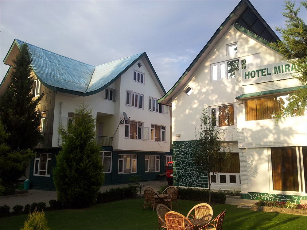 Hotel Mirage Srinagar (Jammu and Kashmir)