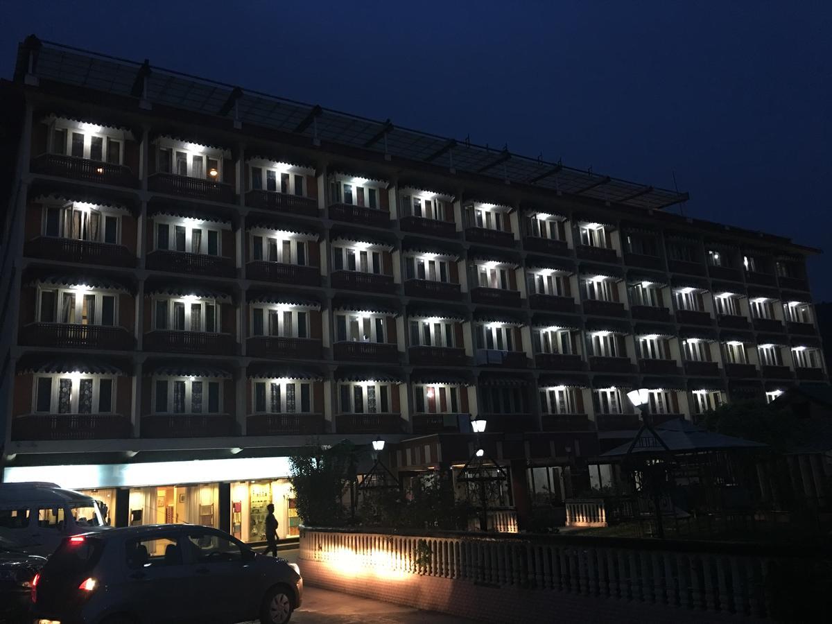 Shah Abbas At Dal Lake Hotel