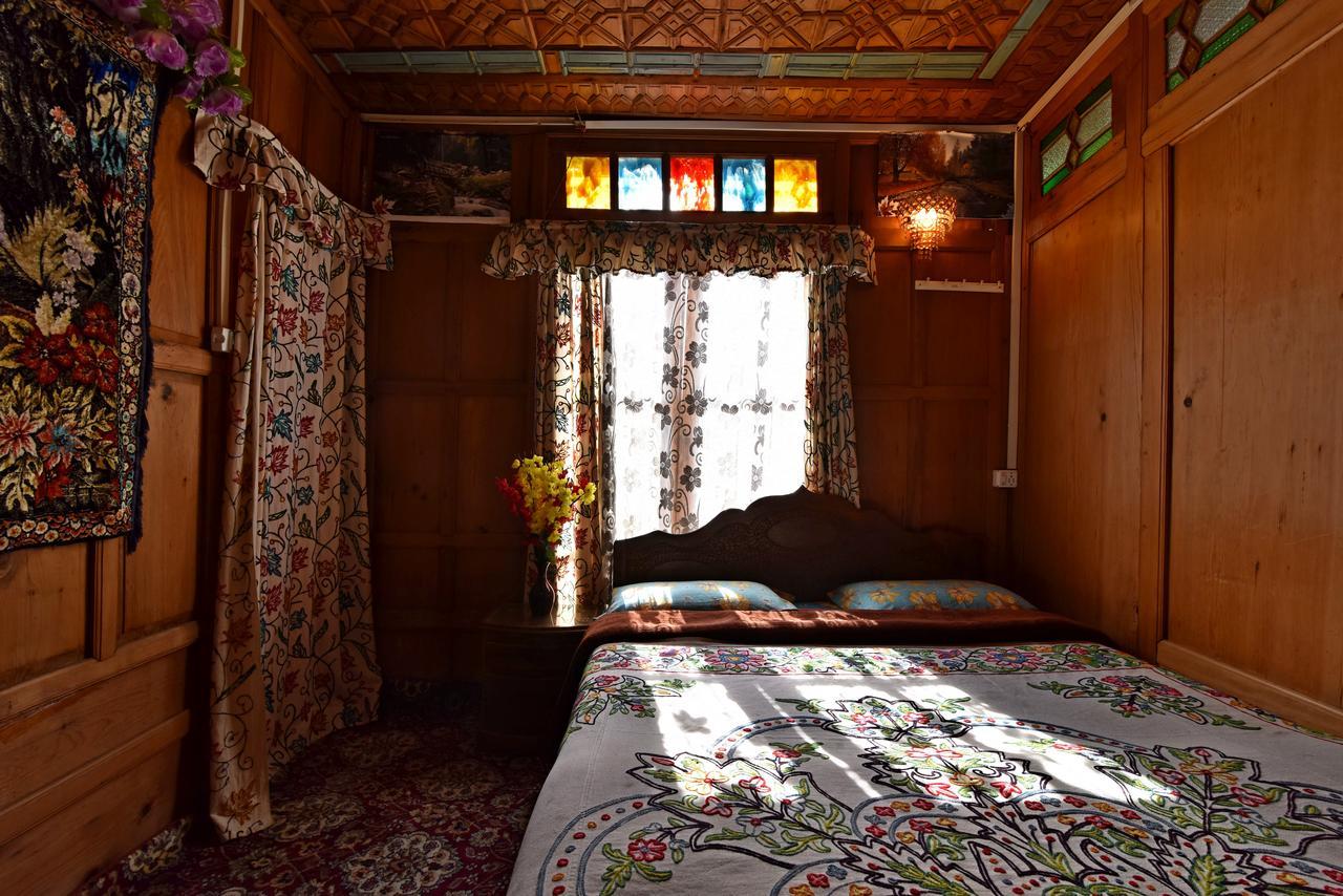 Hotel Palace Group Of House Boats 3*