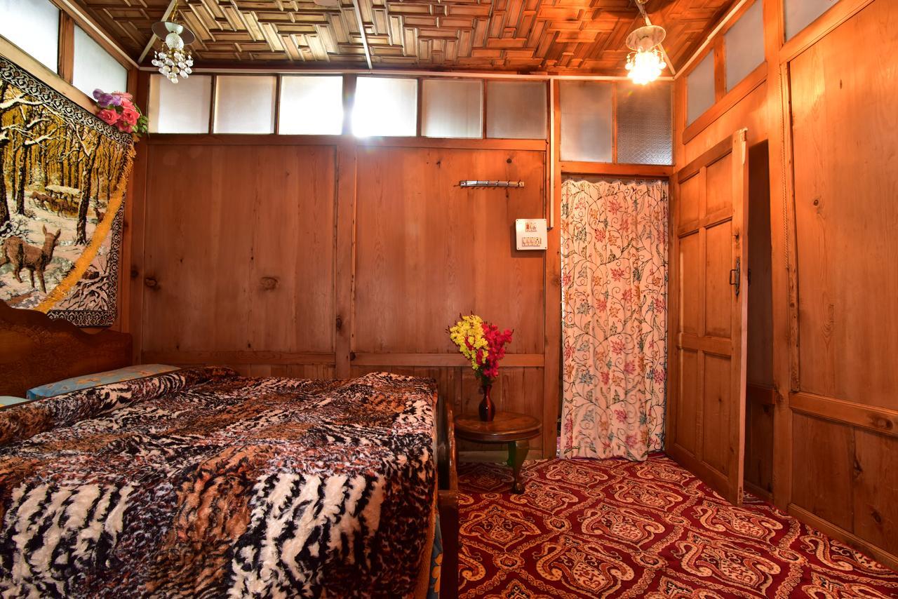 Palace Group Of House Boats Hotel 3*