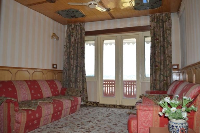 Hotel Shah Abbas At Dal Lake