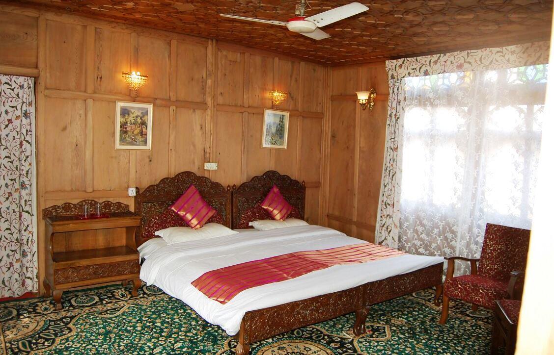 Houseboat Hunza Group Of Houseboats