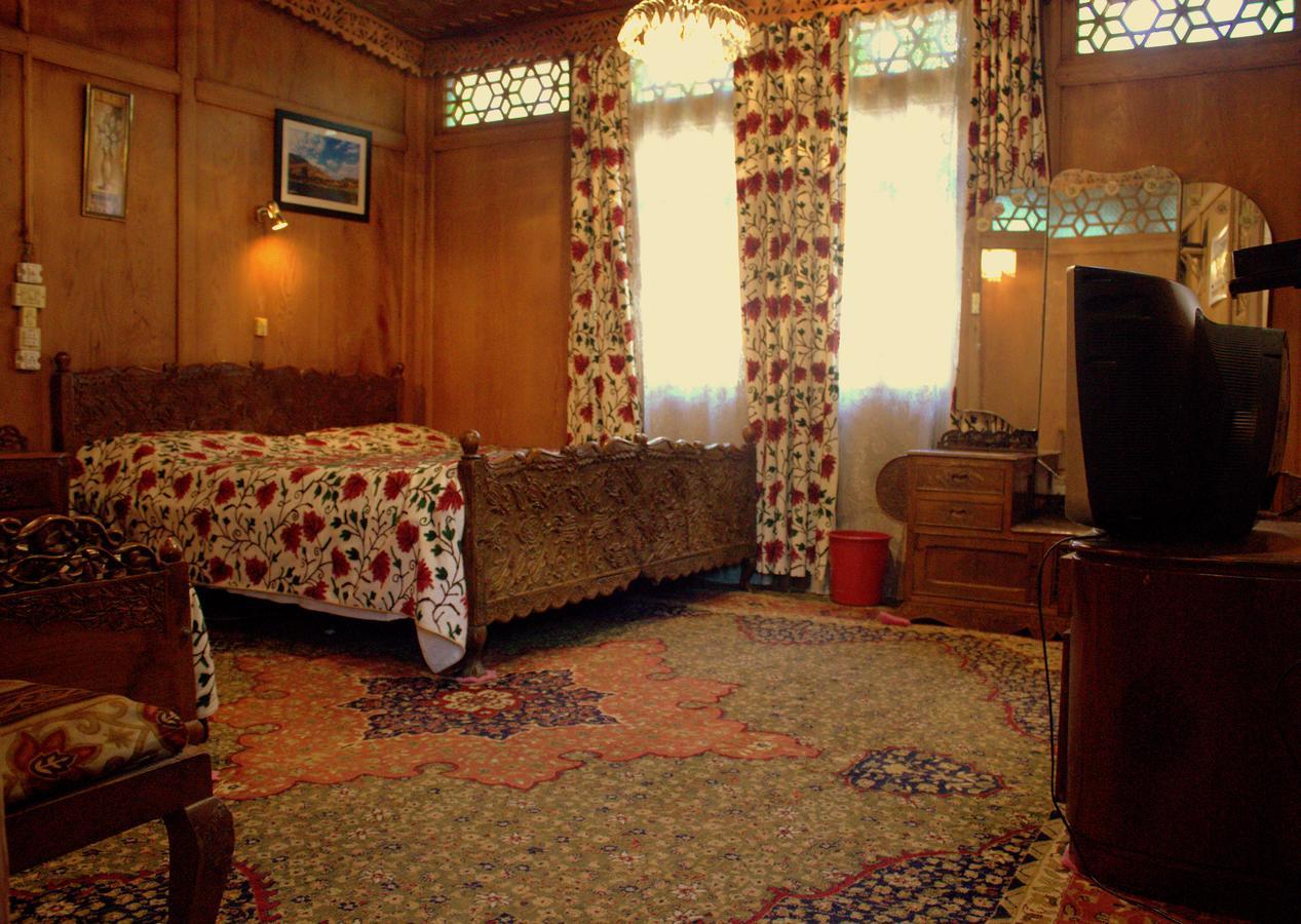 Hotel Morning Star Group Of Houseboats