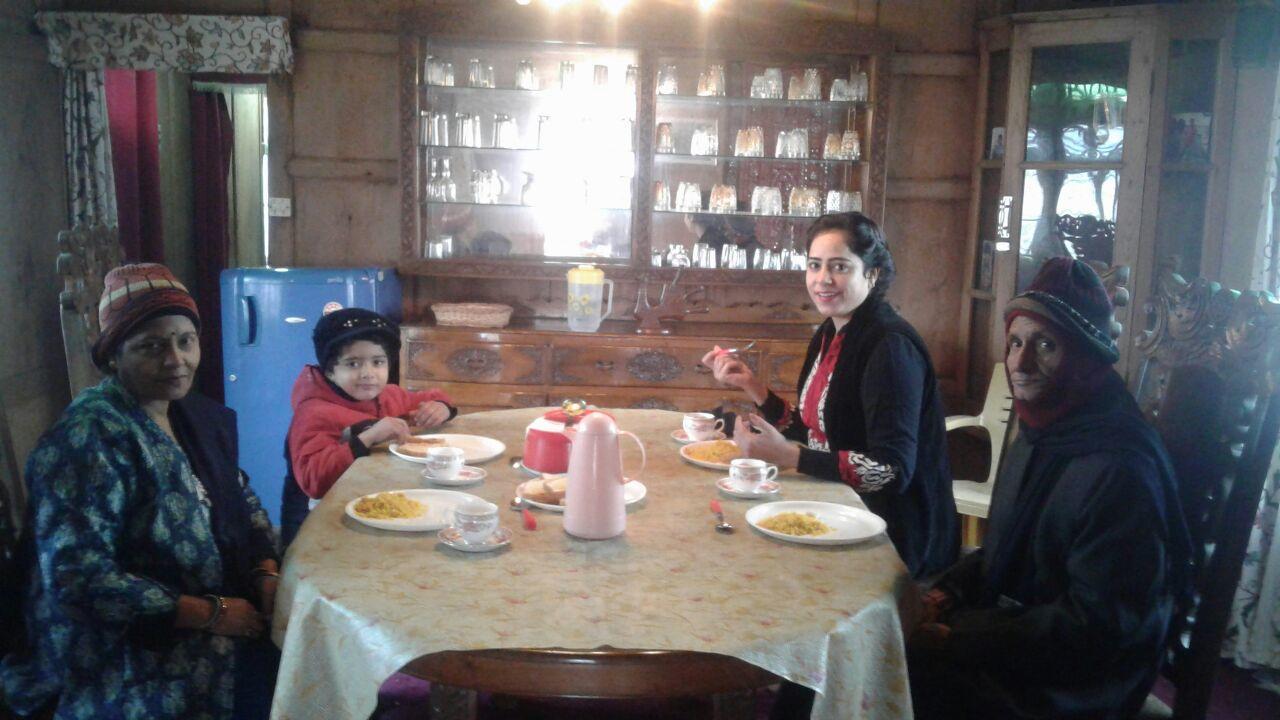 Bed & Breakfast Houseboat Hunza Group Of Houseboats *