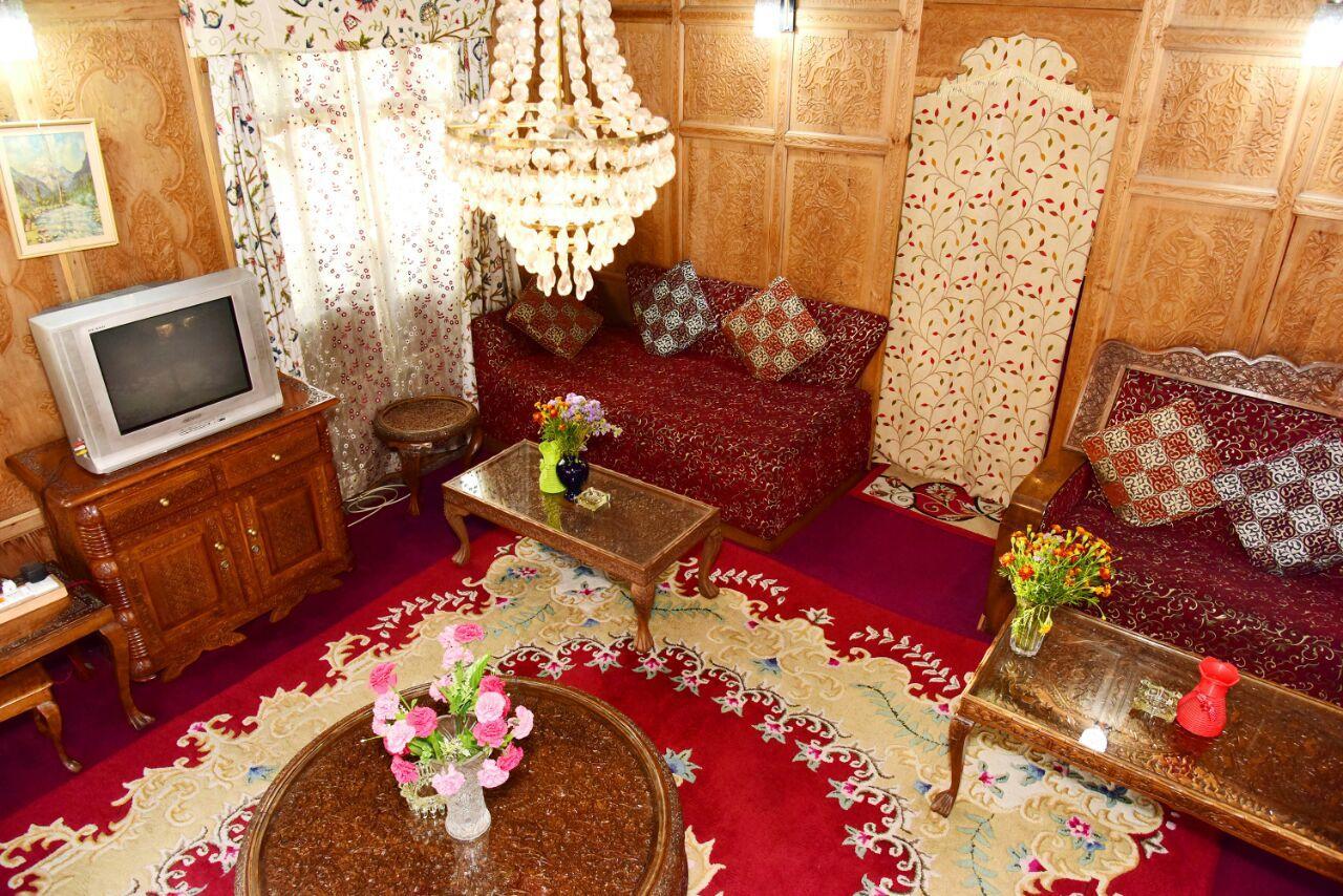 Houseboat Hunza Group Of Houseboats