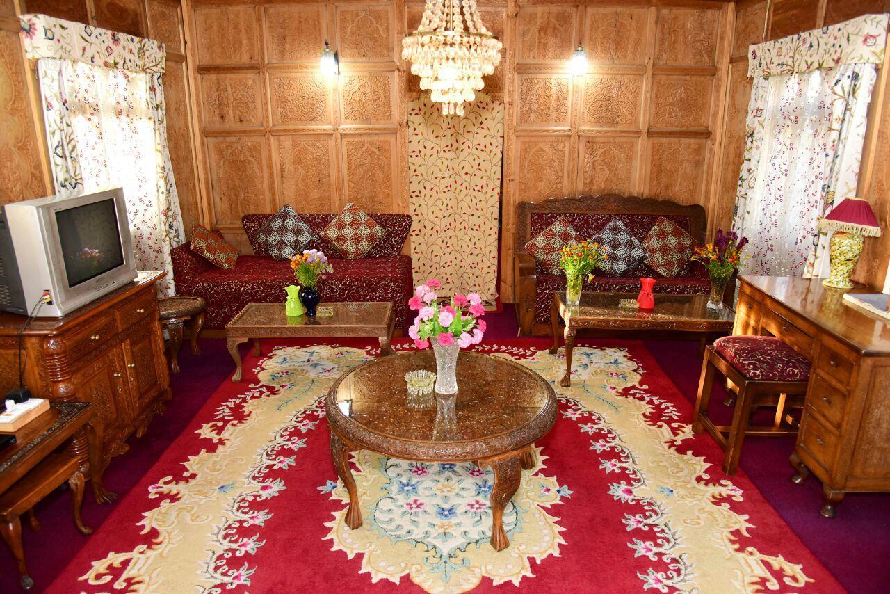 Houseboat Hunza Group Of Houseboats * Srinagar (Jammu and Kashmir)