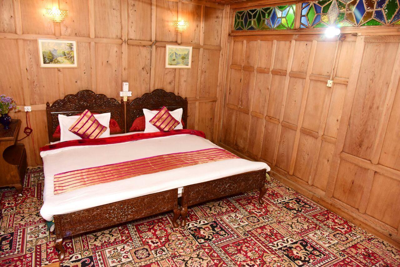 Bed & Breakfast Houseboat Hunza Group Of Houseboats *