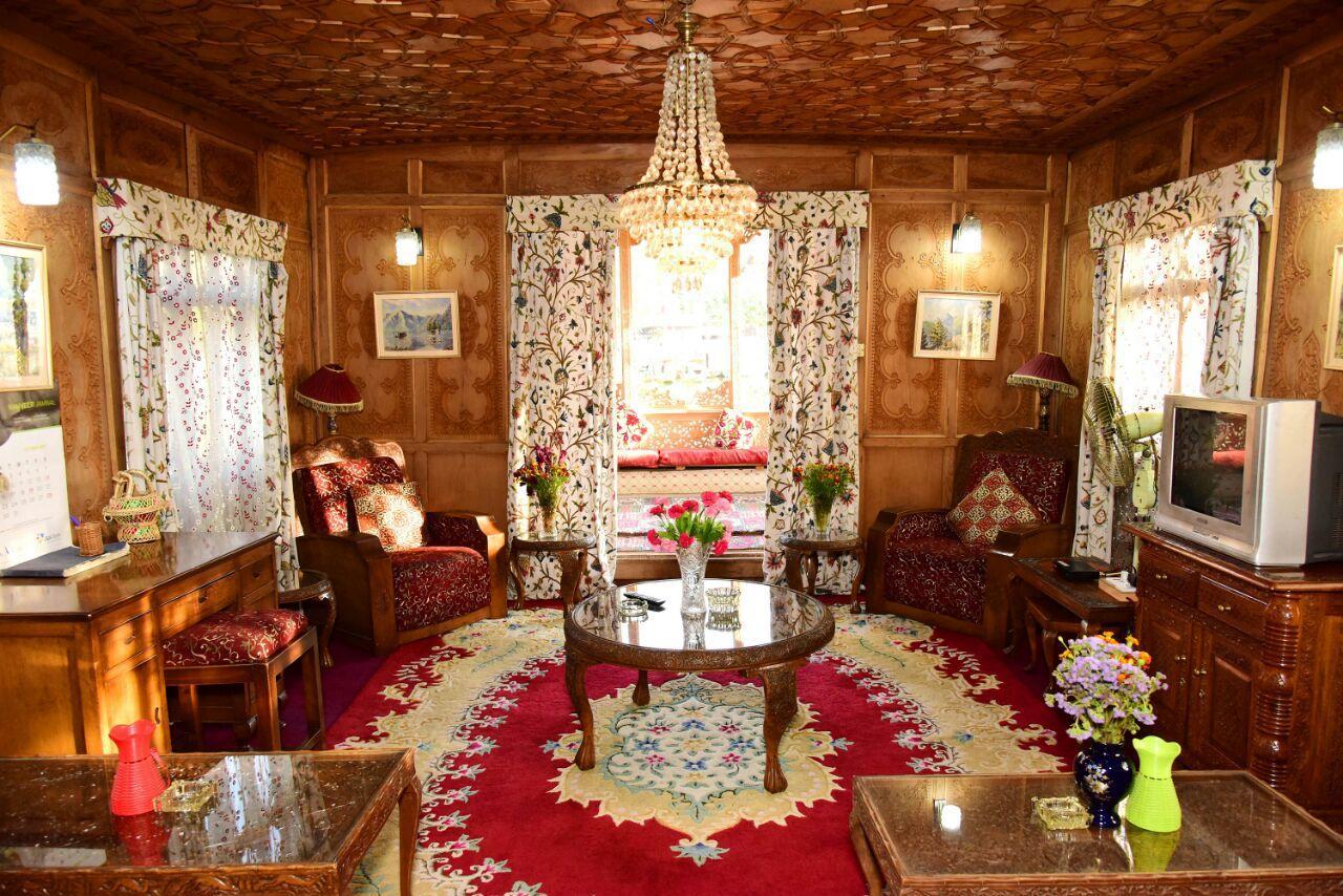 Houseboat Hunza Group Of Houseboats Bed & Breakfast Srinagar (Jammu and Kashmir)