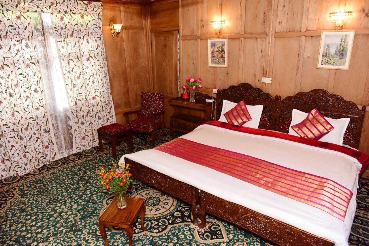 Bed & Breakfast Houseboat Hunza Group Of Houseboats Srinagar (Jammu and Kashmir)
