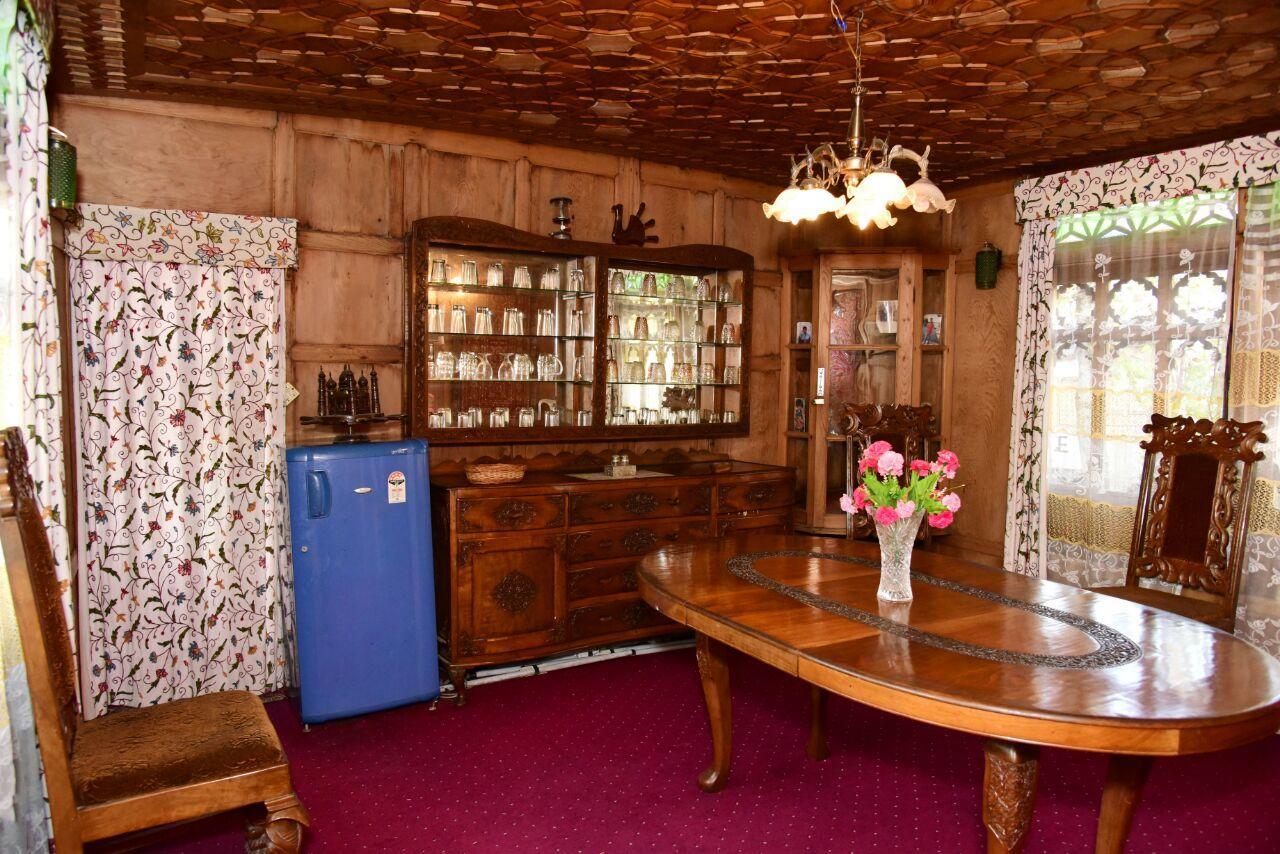 Bed & Breakfast Houseboat Hunza Group Of Houseboats Srinagar (Jammu and Kashmir)