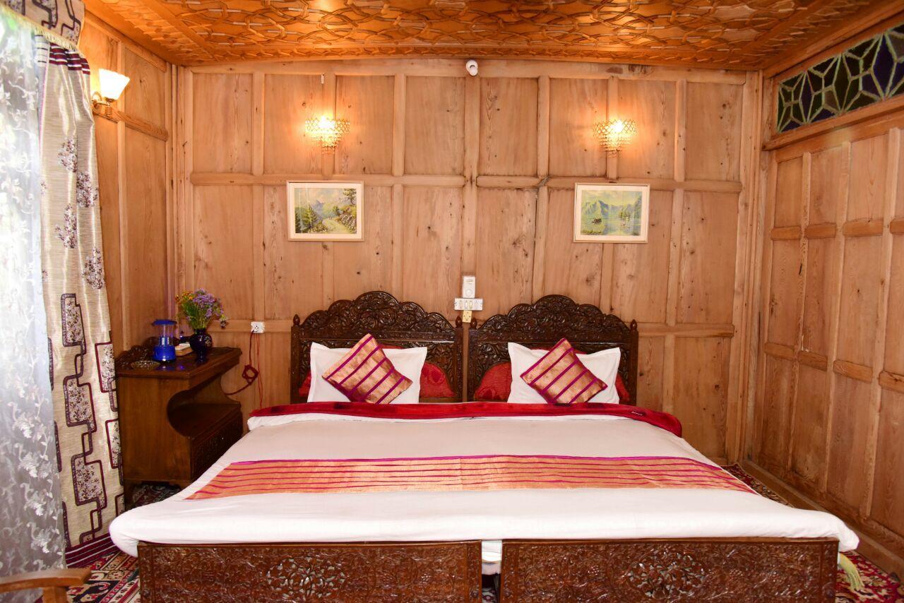 Bed & Breakfast Houseboat Hunza Group Of Houseboats Srinagar (Jammu and Kashmir)