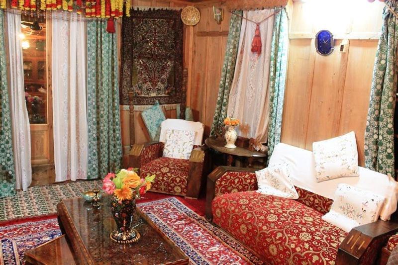 Botel Houseboat Pride Of India Srinagar (Jammu and Kashmir)