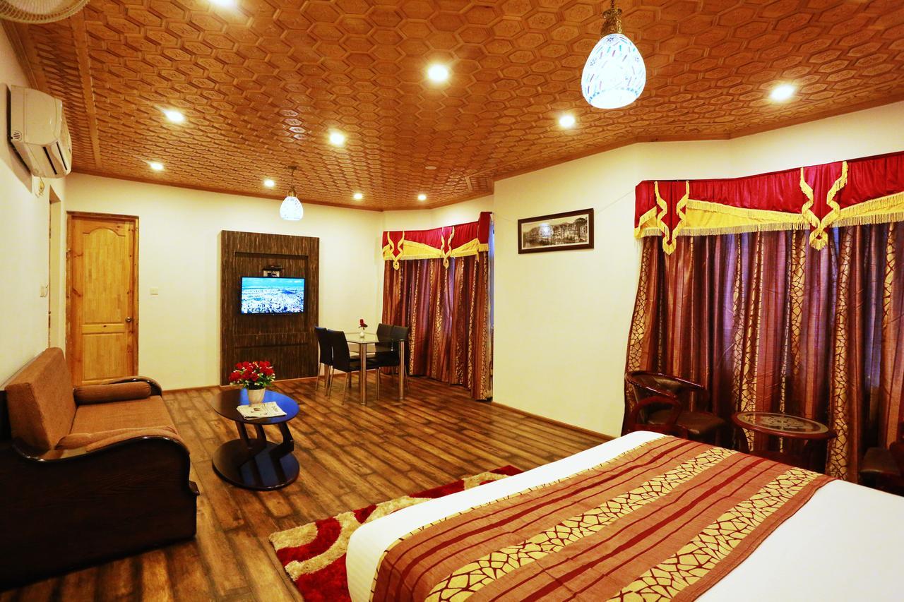 Mannat Hotel
