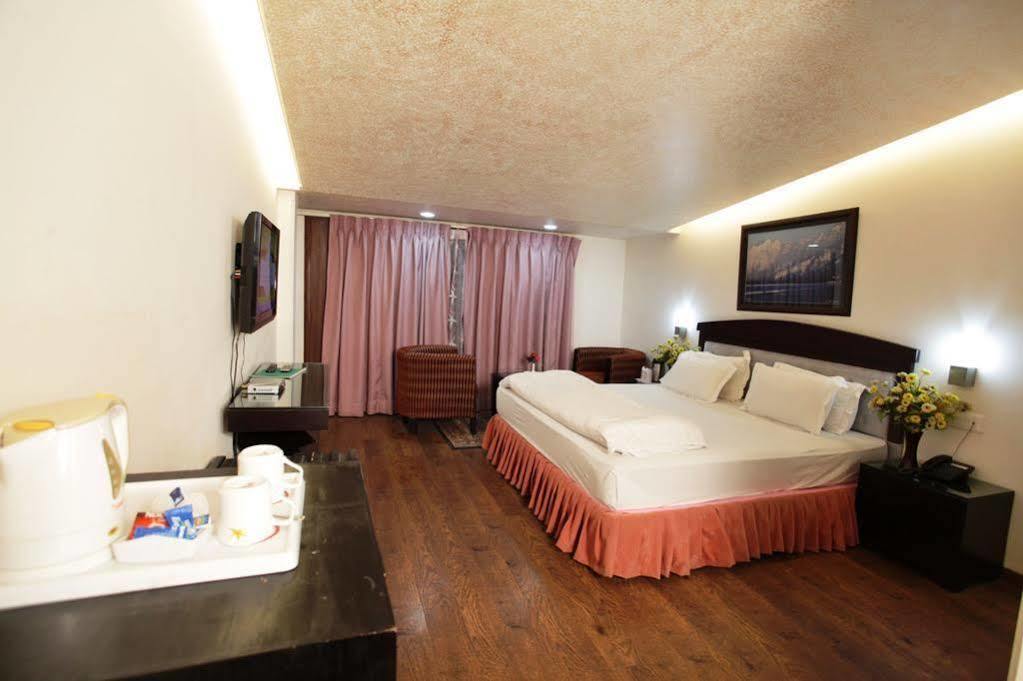 Grand Mumtaz Towers Srinagar (Jammu and Kashmir)