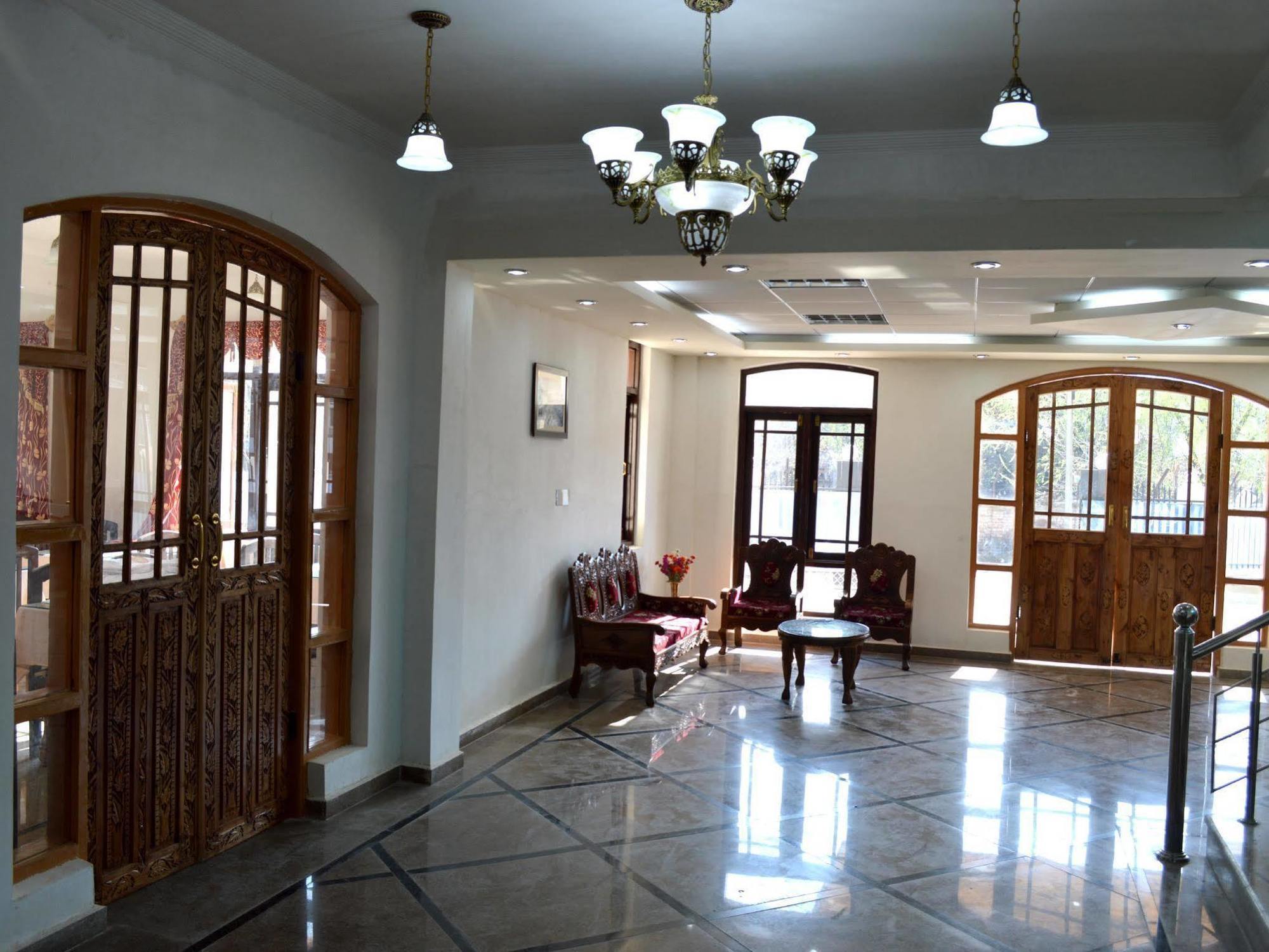 Hotel Grand Plaza Srinagar (Jammu and Kashmir)