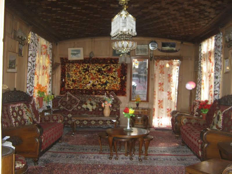 Botel Young Shahzada Group Of Houseboats Srinagar (Jammu and Kashmir)