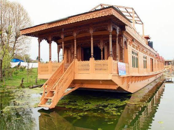 Botel Canada Houseboats 4*