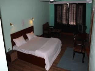 Hotel Pamposh Srinagar (Jammu and Kashmir)