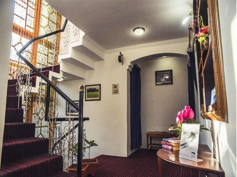 Hospitality Bed & Breakfast Srinagar (Jammu and Kashmir)