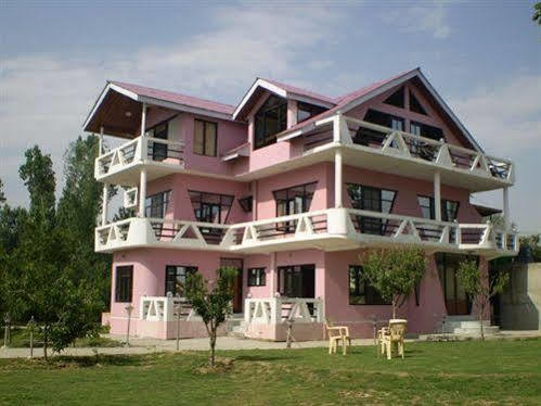 Hotel Shalimar Enclave Srinagar (Jammu and Kashmir)