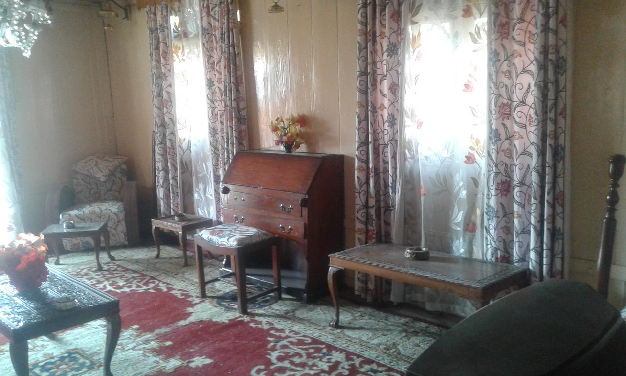 H B New Dog Star Hotel Srinagar (Jammu and Kashmir)