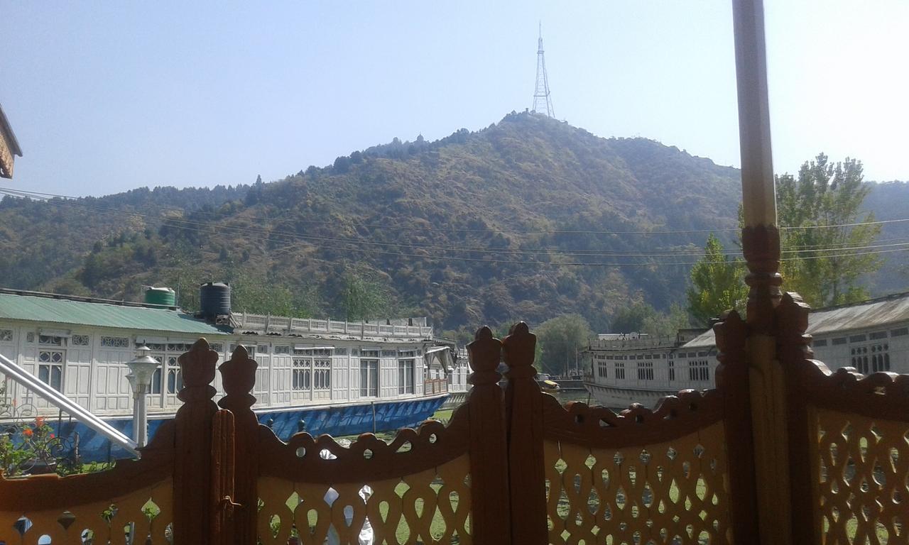 Hotel H B New Dog Star Srinagar (Jammu and Kashmir)