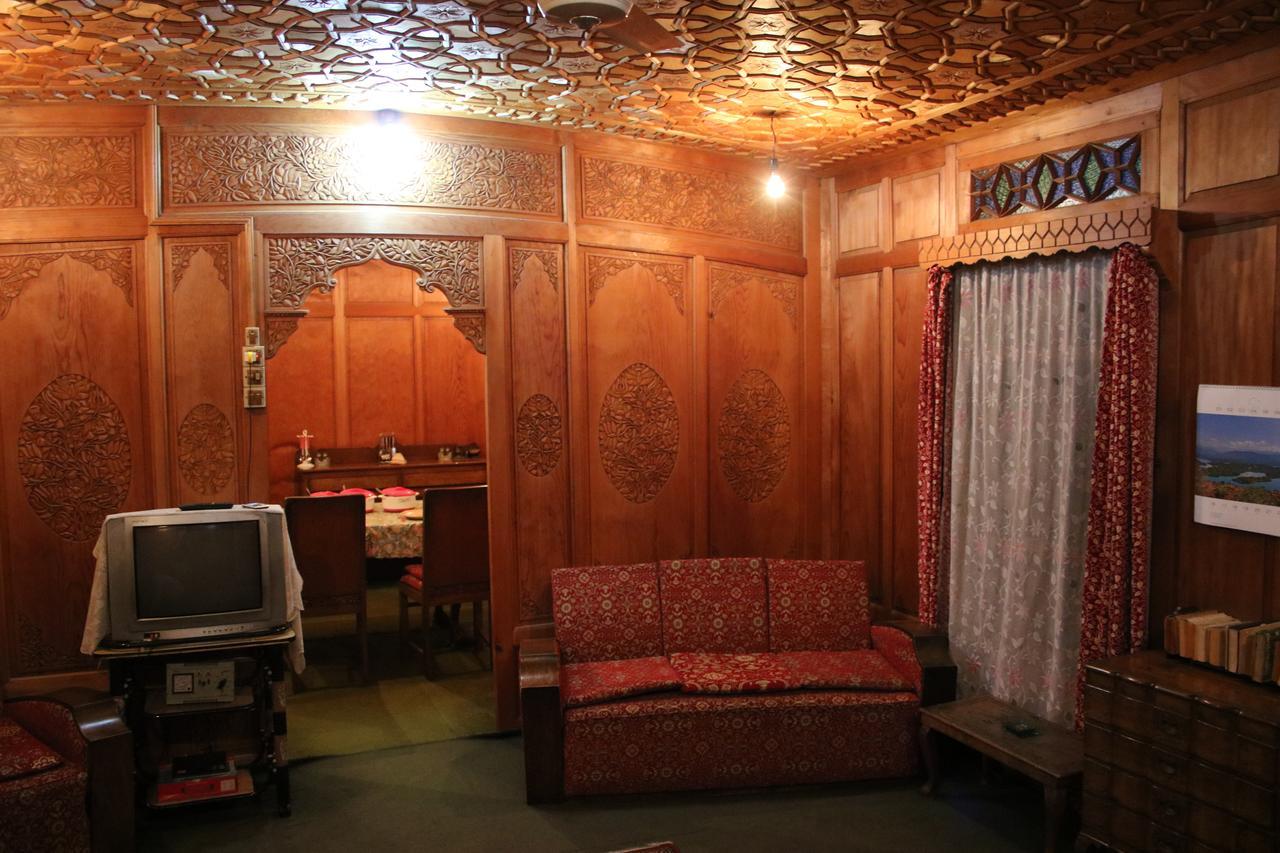 Hotel Houseboat Young Manhattan Srinagar (Jammu and Kashmir)