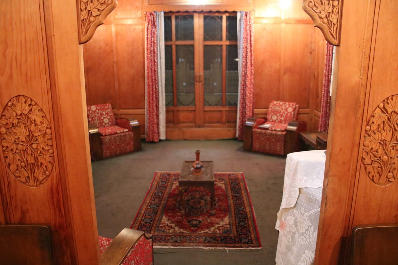 Hotel Houseboat Young Manhattan Srinagar (Jammu and Kashmir)