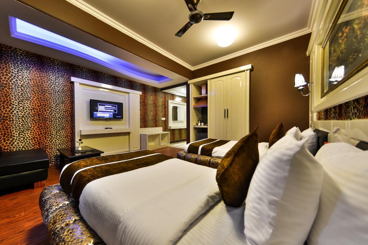 Samci Riviera 4*