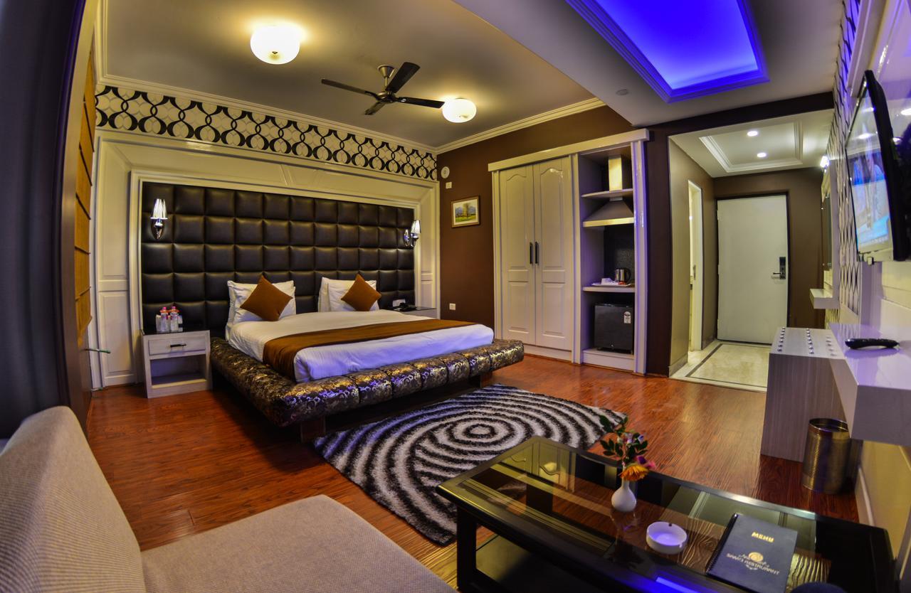 Hotel Samci Riviera Srinagar (Jammu and Kashmir)