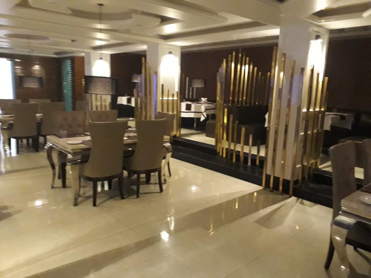 Samci Riviera 4*