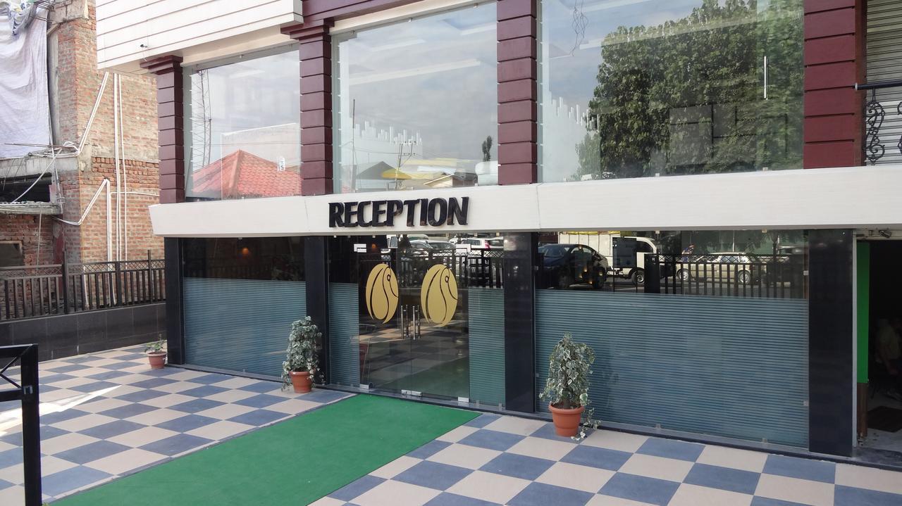 Hotel Samci Riviera Srinagar (Jammu and Kashmir)