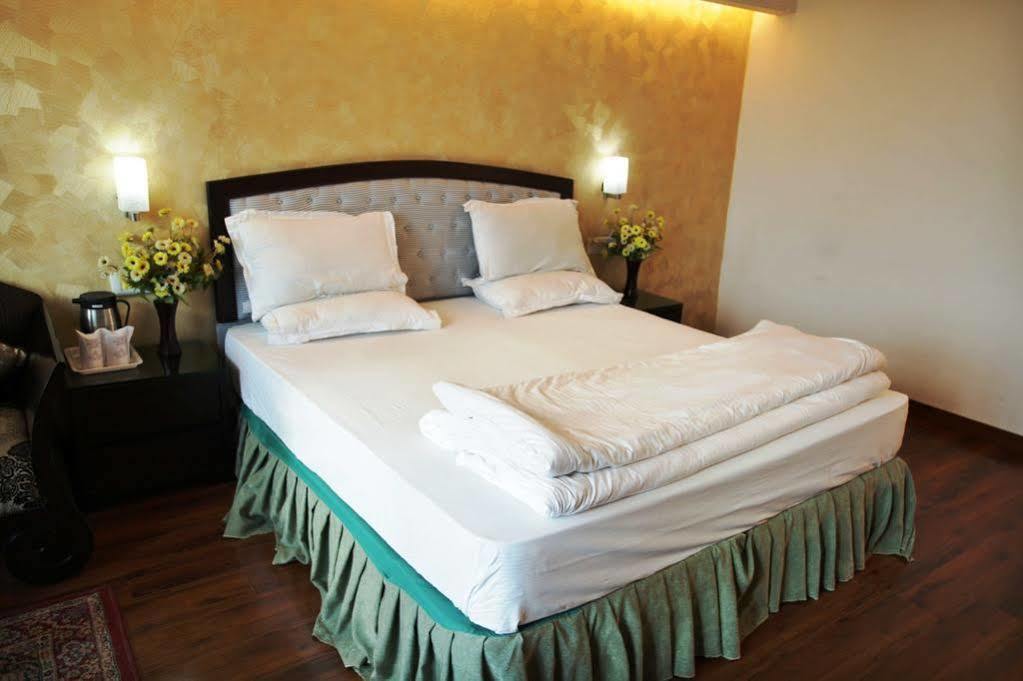 Grand Mumtaz Towers Srinagar (Jammu and Kashmir)
