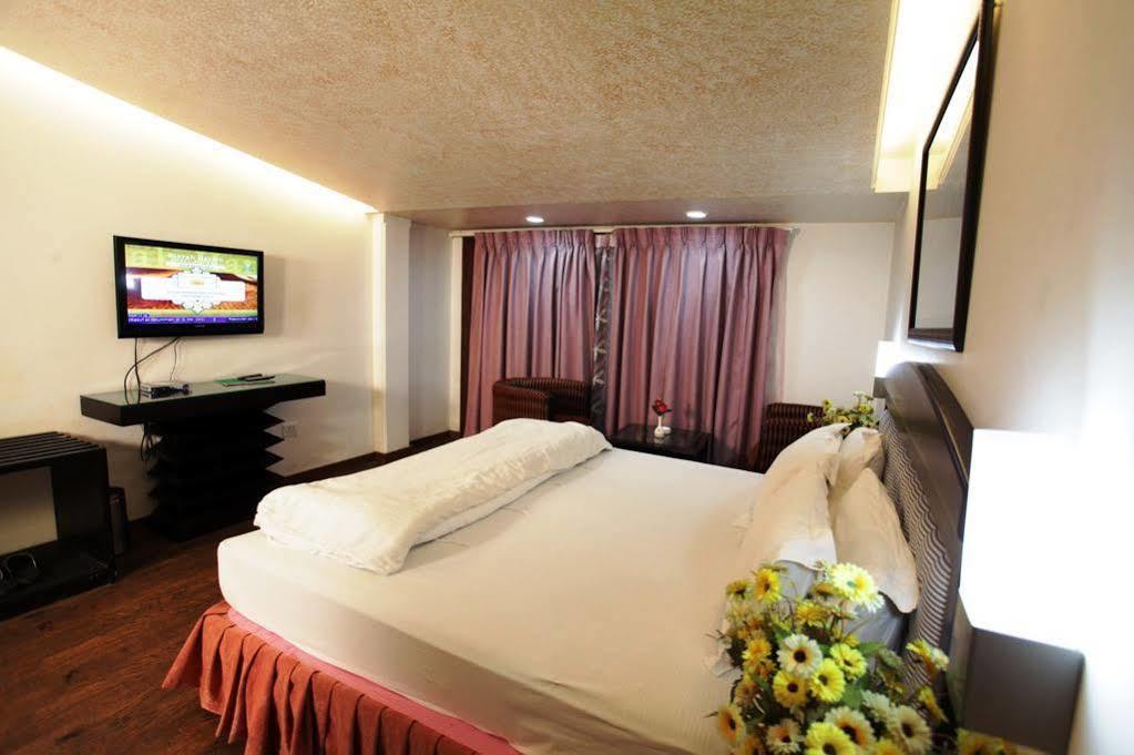 Grand Mumtaz Towers 3* Srinagar (Jammu and Kashmir)