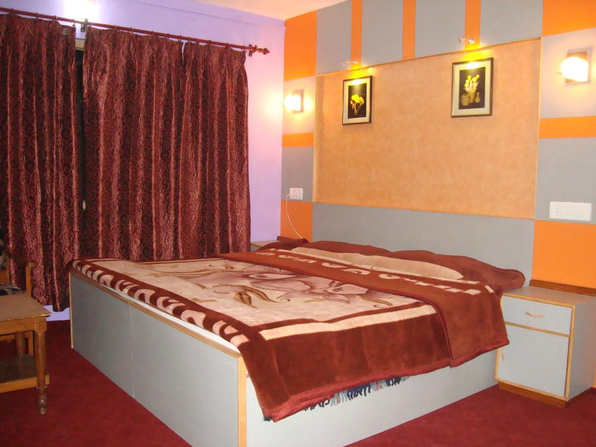 Jh Bazaz * Srinagar (Jammu and Kashmir)