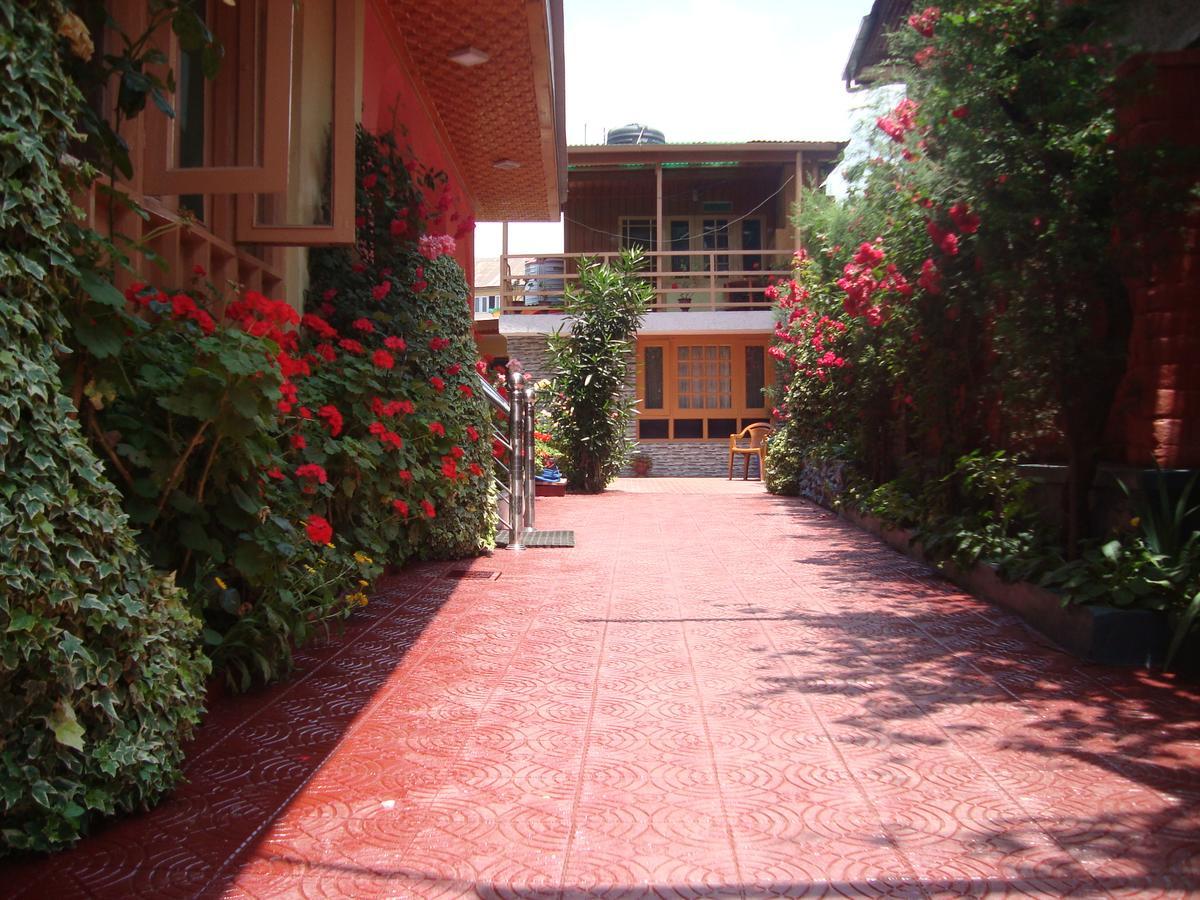 Jh Bazaz Srinagar (Jammu and Kashmir)
