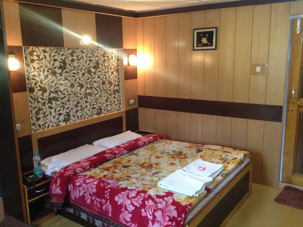 Hotel Jh Bazaz *