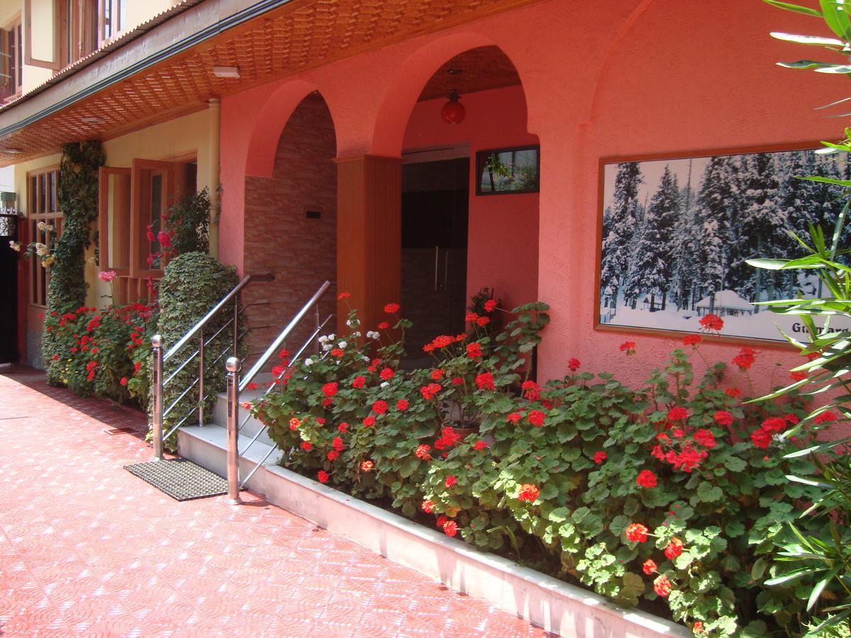 Jh Bazaz Hotel *