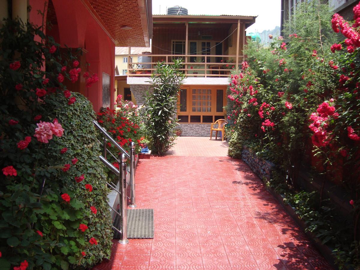 Hotel Jh Bazaz Srinagar (Jammu and Kashmir)
