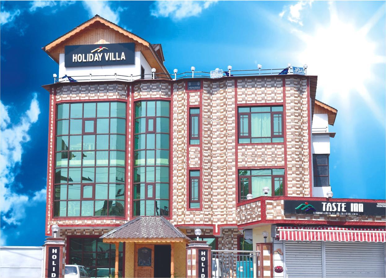Holiday 3*