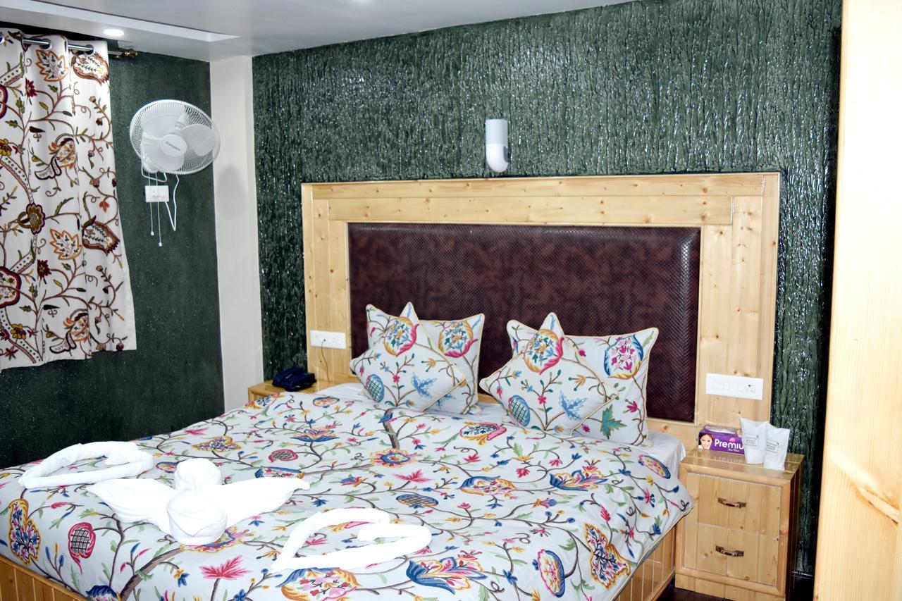 Holiday Hotel Srinagar (Jammu and Kashmir)