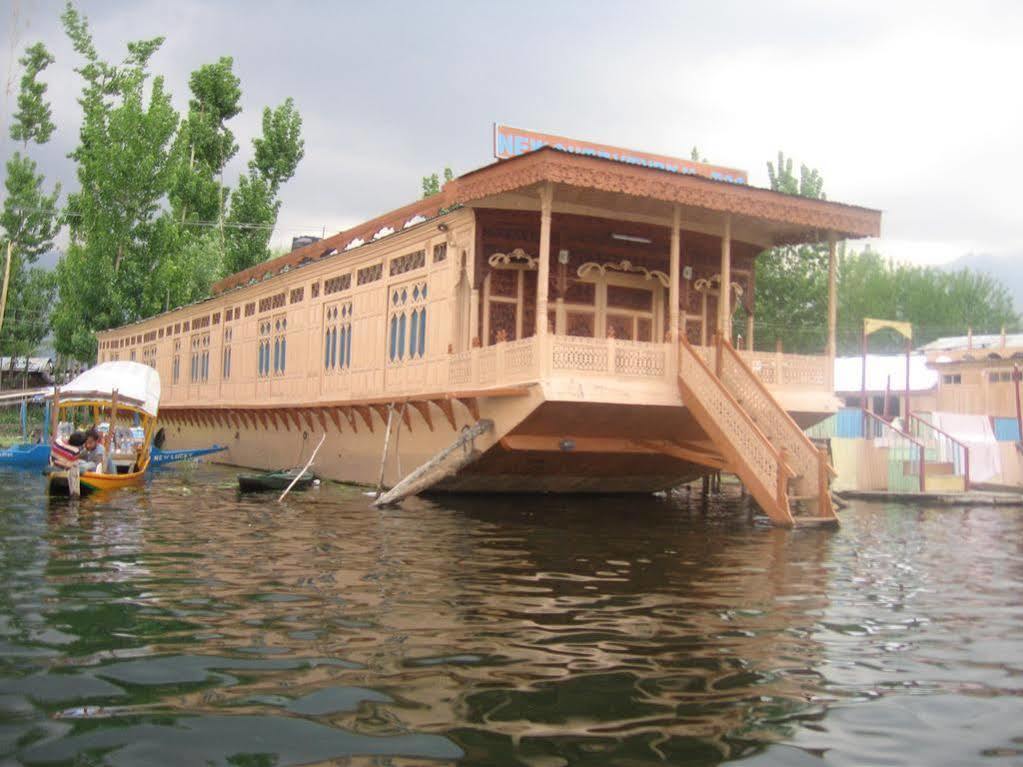 The Altaf Group Of Houseboats Botel