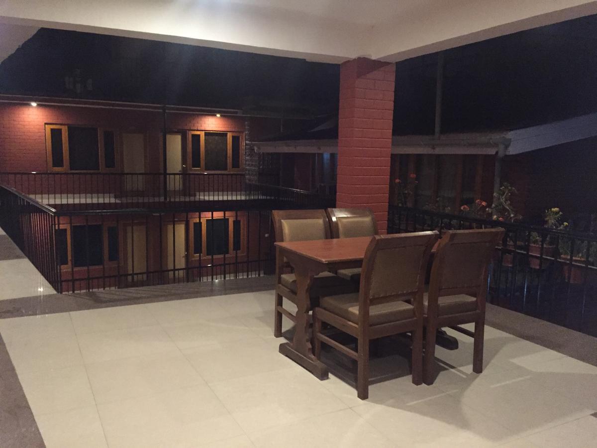 Hotel Kohlees Srinagar (Jammu and Kashmir)