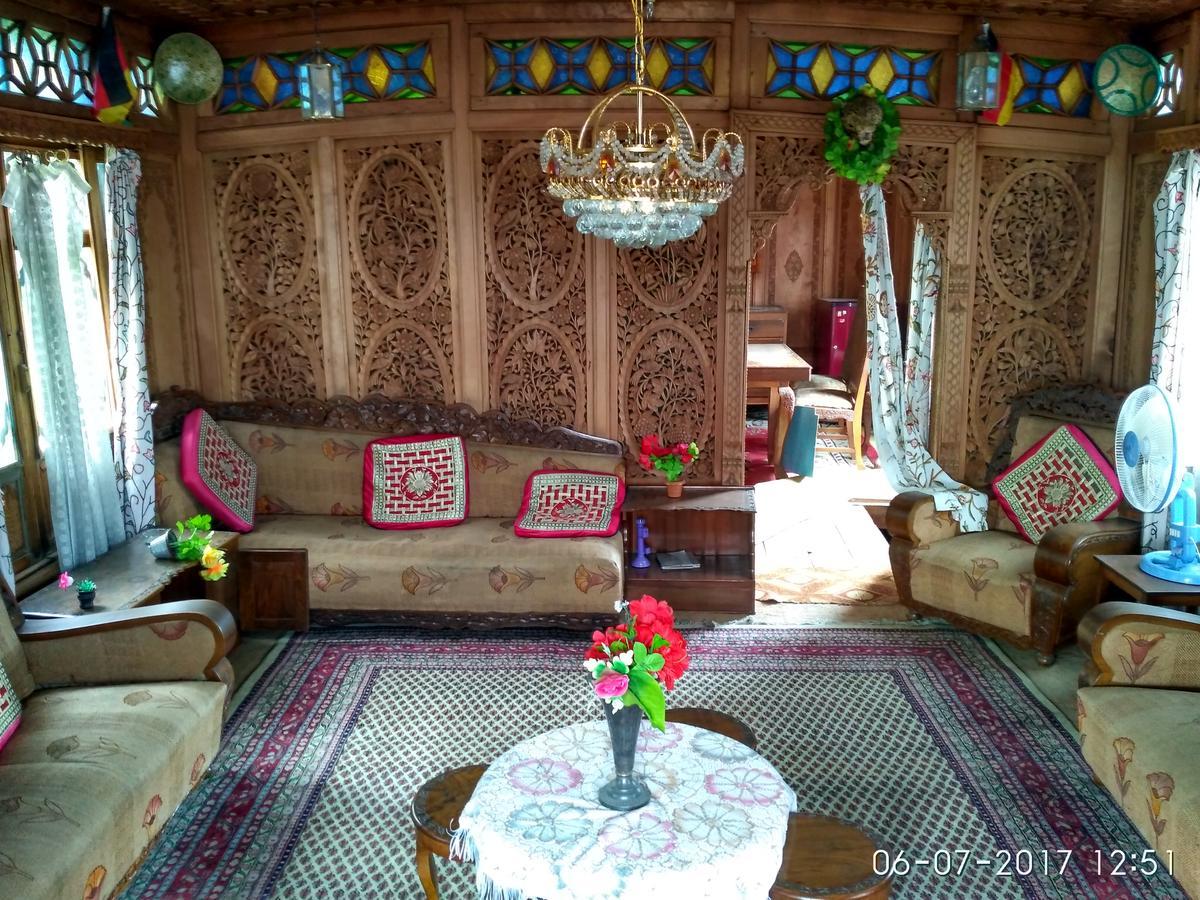 Bed & Breakfast House Boat New Manora 2*