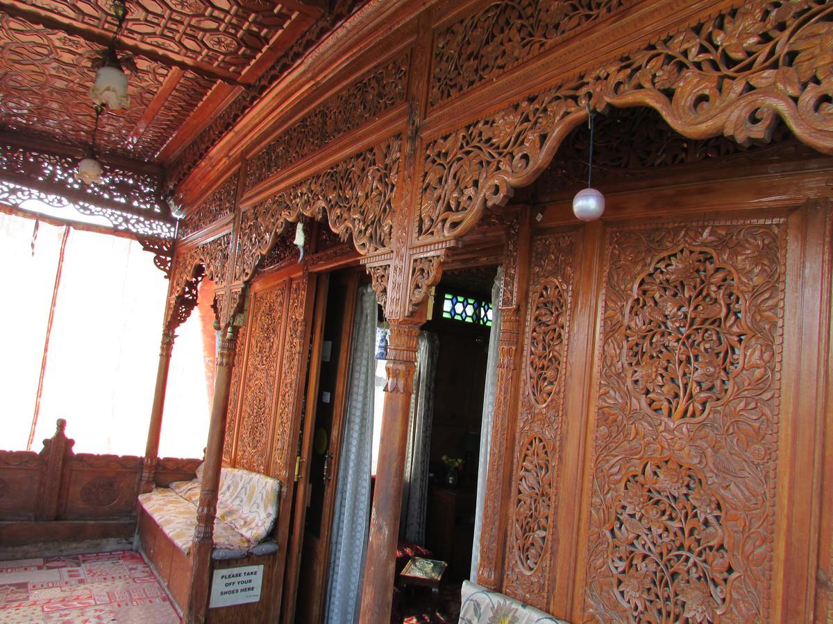 Bed & Breakfast House Boat New Manora 2*